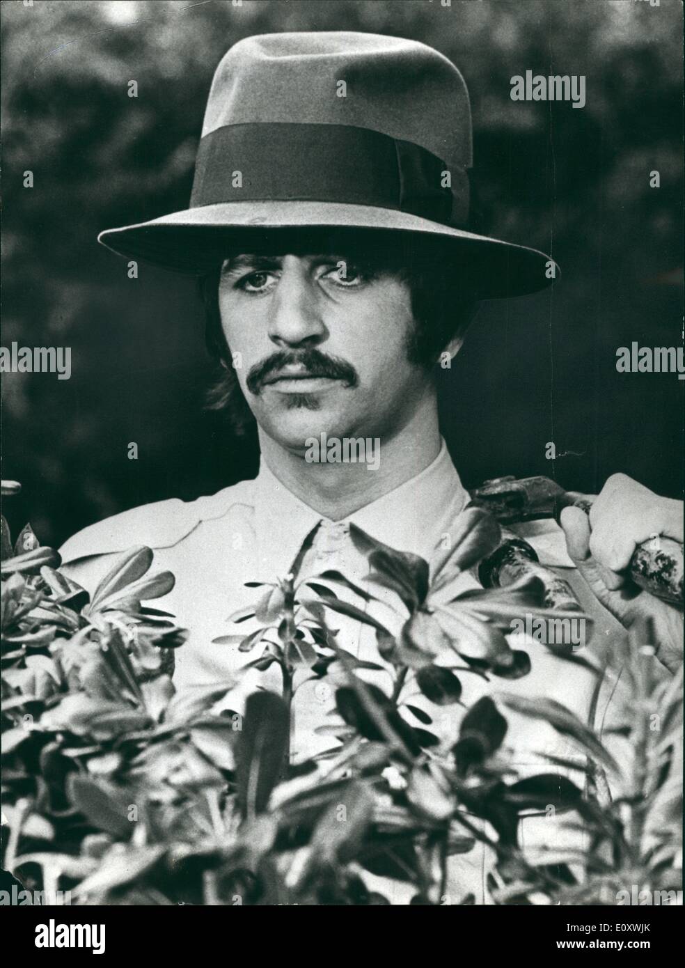 12. Dezember 1967 - Beatles Ringo Starr ist Playings in Rom weitere Rollen in dem Film "Candy" in dem eine glückliche Kombination von Sternen wie schöne Ewa Aulin, die Titelrolle spielt '' Candy''. Unsere Fotos zeigen Beatle Ringo Starr als Mexnn Garedene in dem Film. Stockfoto