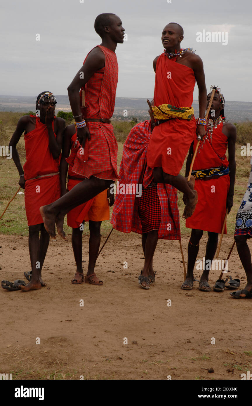 Maasai Masai Krieger springen Tanz Stockfoto