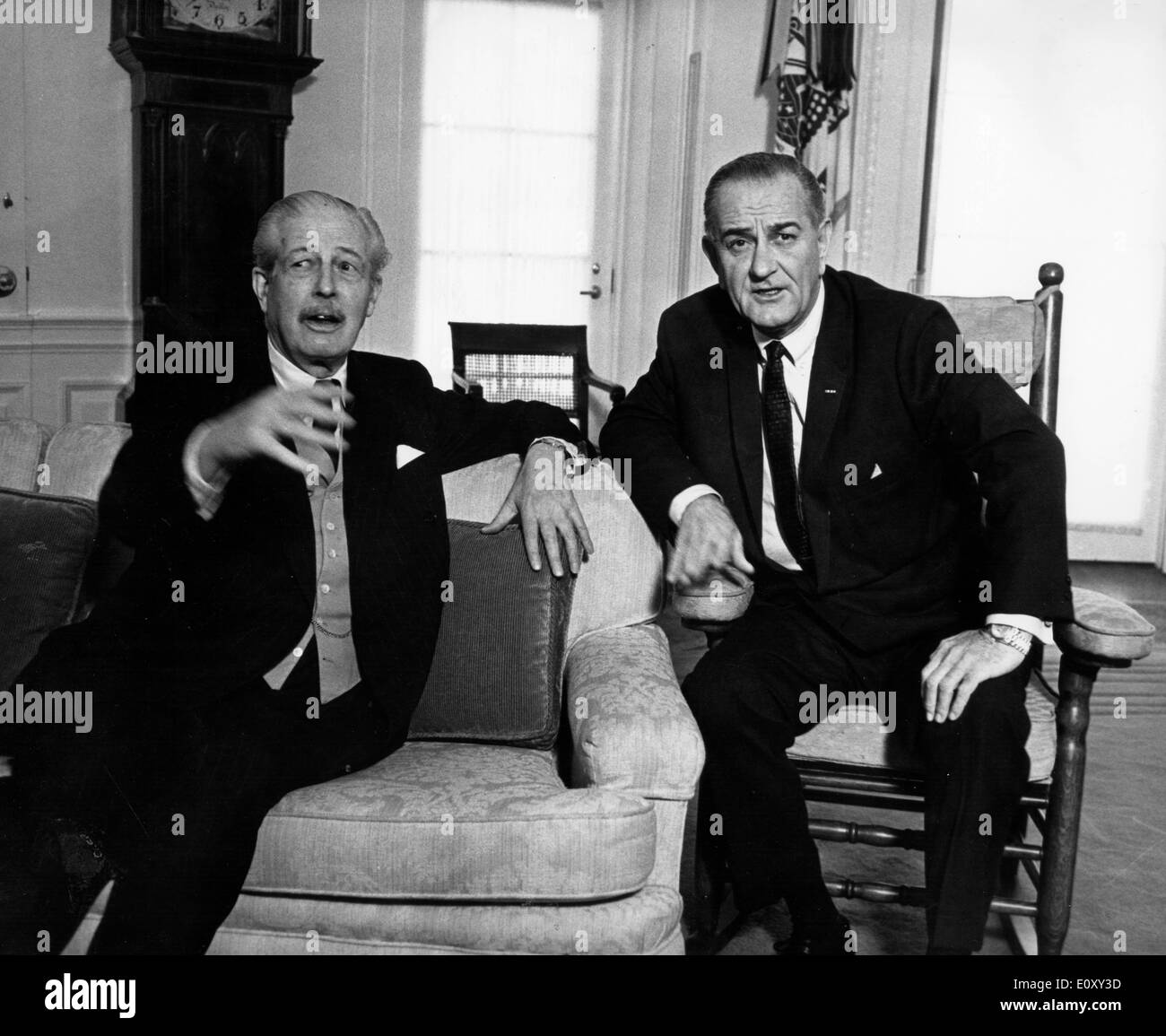 Präsident Lyndon B. Johnson mit Harold Macmillan Stockfoto