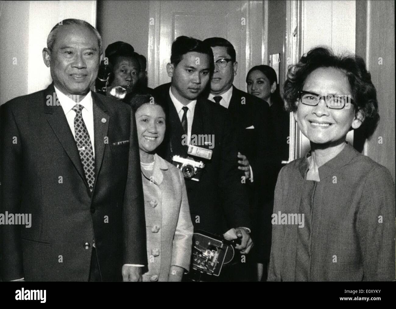 4. April 1968 - die Königin-Mutter von Thailand, Prinzessin Sangwan Mahidol Recht seit mehreren Jahren in einer bescheidenen flachen Avenue Avant-P Stockfoto
