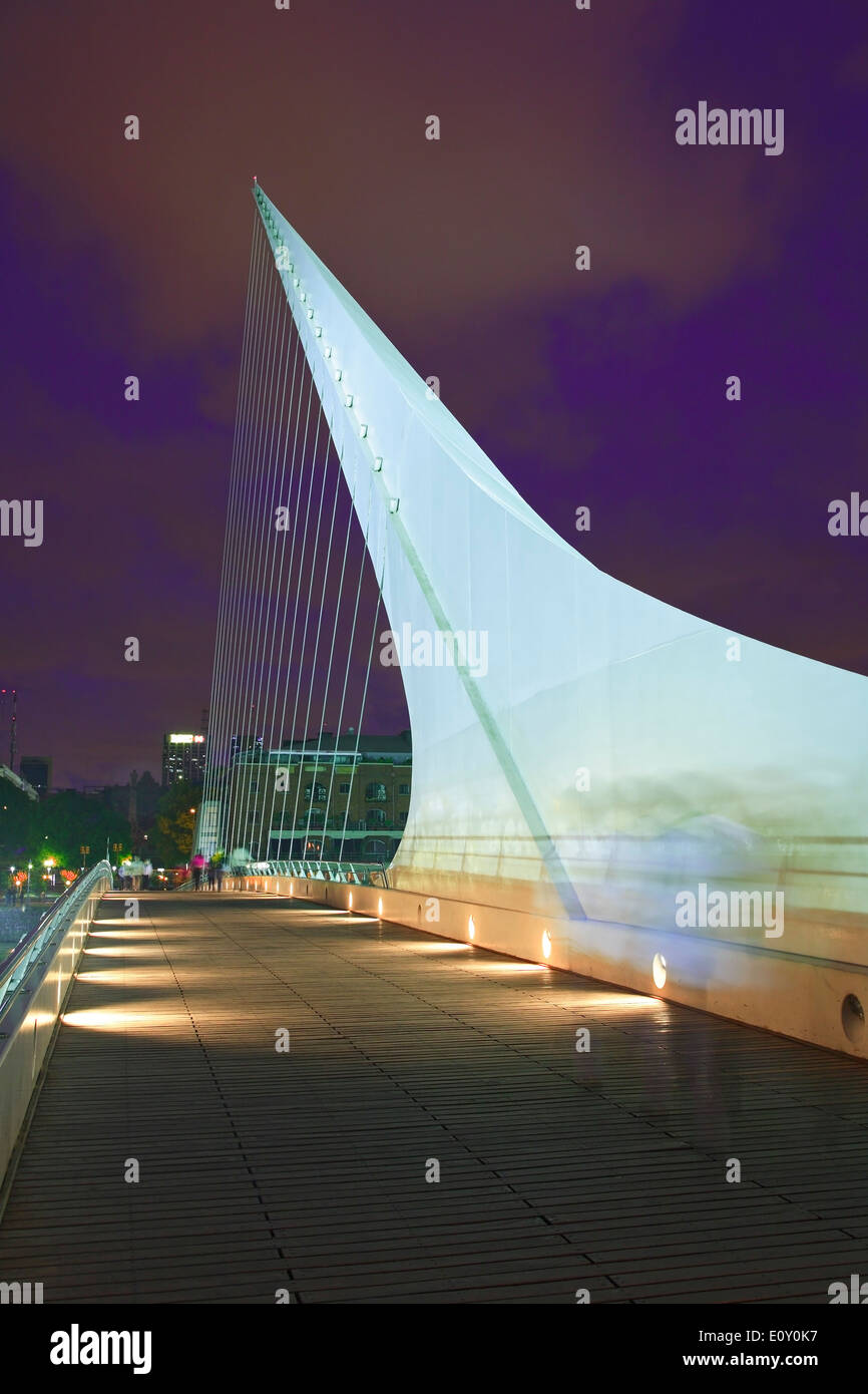 Puente de la Mujer (Architekt Santiago Calatrava), Puerto Madero, Buenos Aires, Argentinien Stockfoto