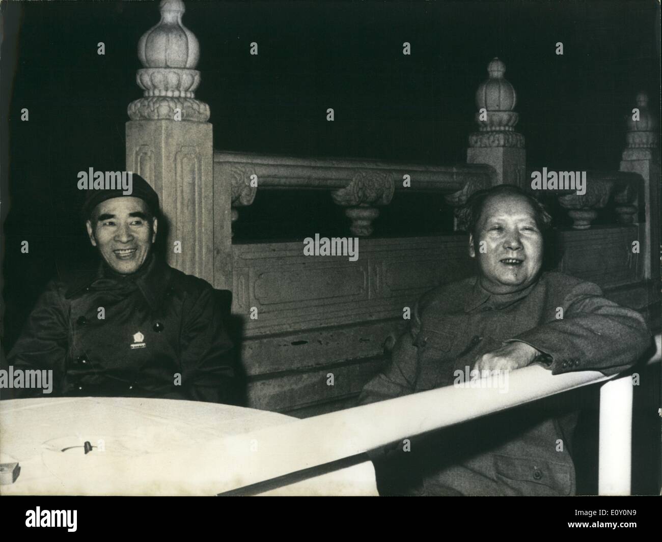 5. Mai 1968 - die sind in Peking, dem 1. Mai zu feiern. Französisch/Englisch ESS.co Stockfoto