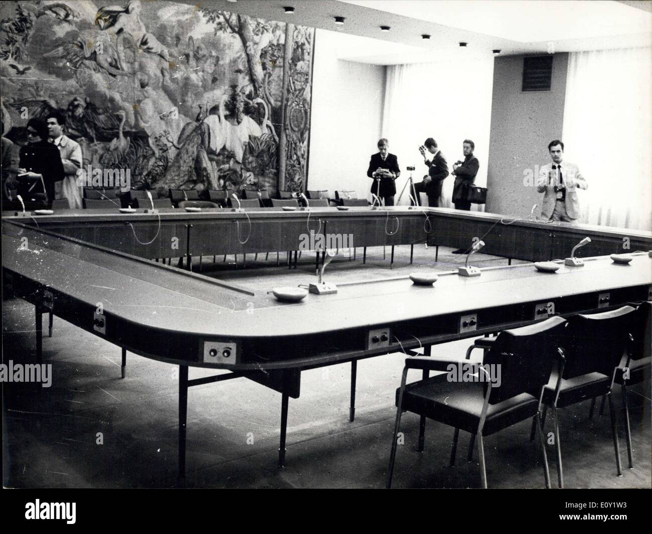 10. Mai 1968 - Vietnam: Peace Talks Open In Paris: Foto zeigt den Konferenzraum im internationalen Konferenzen Center (ehemals Hotel Majestic) wo die Gespräche zwischen der amerikanischen und vietnamesischen Delegationen STA rot heute Nachmittag. Stockfoto