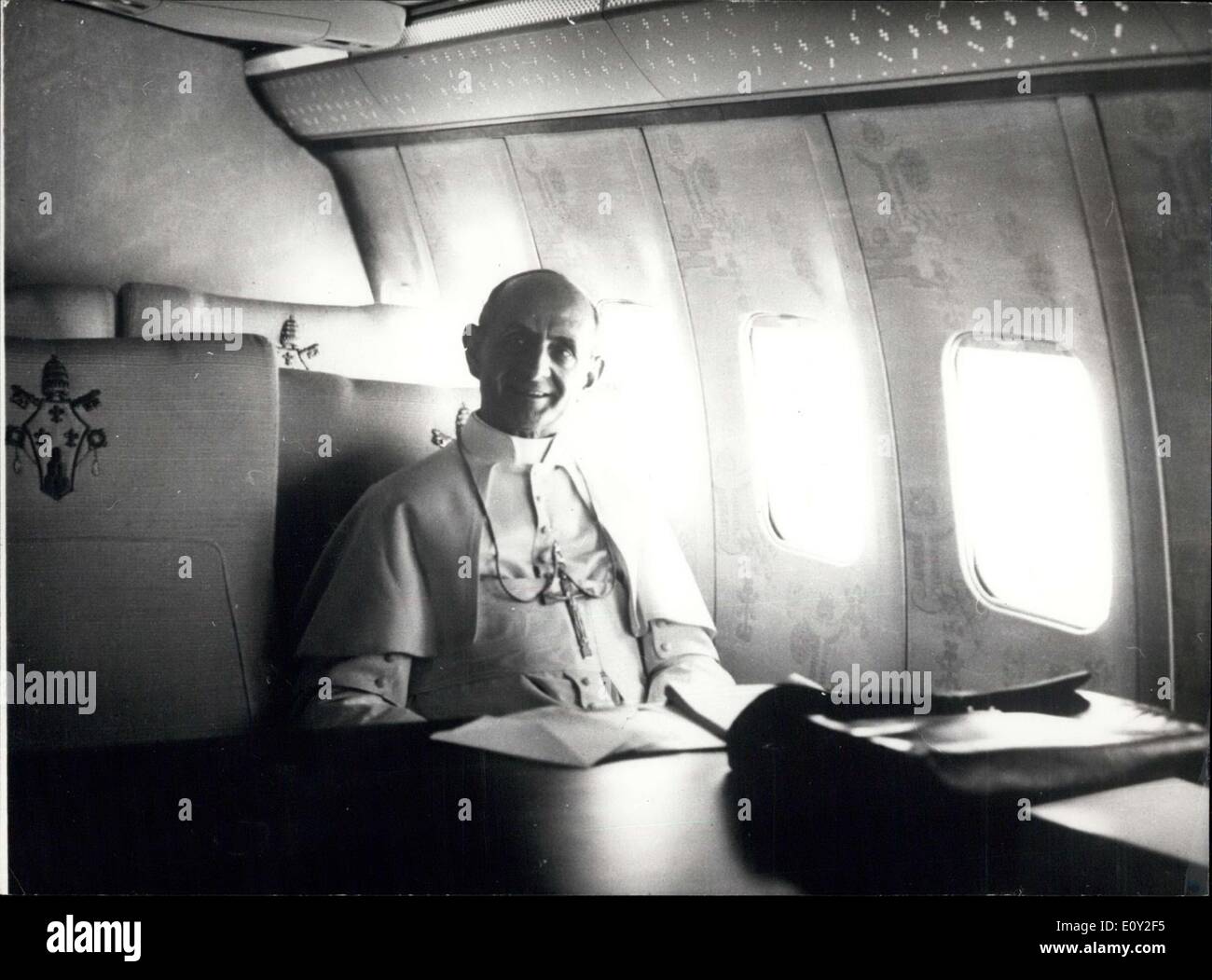 26. August 1968 - der Papst in Kolumbien: dieses seltene Bild von Papst Paul VI wurde an Bord des Flugzeugs genommen, als er heimwärts-gebundenen nach seinem zweitägigen Besuch nach Lateinamerika. Stockfoto