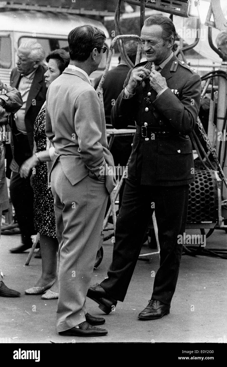 Schauspieler David Niven am Set des Films "Le Cerveau" Stockfoto