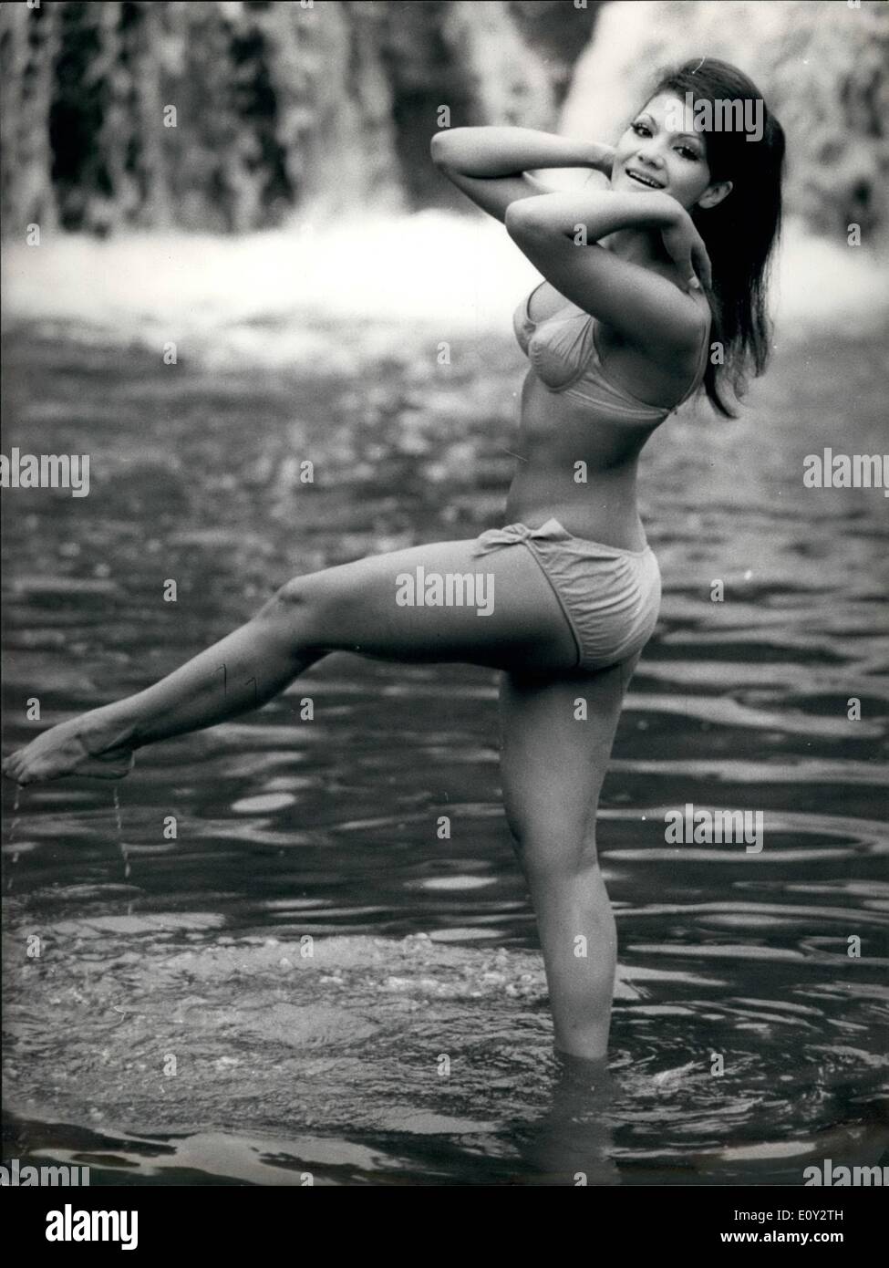 Sept. 09, 1968 - "Italien ist das Land wo die Sterne geboren '' sagt, dass die bulgarische Schauspielerin Irina Maleeva, 20, bei der filmischen Klappe vor kurzer Zeit erschienen. Sie ist die Tochter von Irina Tasseva, die großen bulgarischen Theater-Schauspielerin. Als sie alt (in bulgarischer Sprache um 16 Uhr) kam Sofia verließ und ging in England, Frankreich und Italien. Sie spielte viele Rollen in den Komödien von Shaw und Shakespeare. In Italien besuchte auf dem Festival der zwei Welten in Spoleto und am Cometa Theater in Rom. Danach arbeitete in zwei Filmen unter der Regie von Frankreich Indovina und Federico Fellini Stockfoto