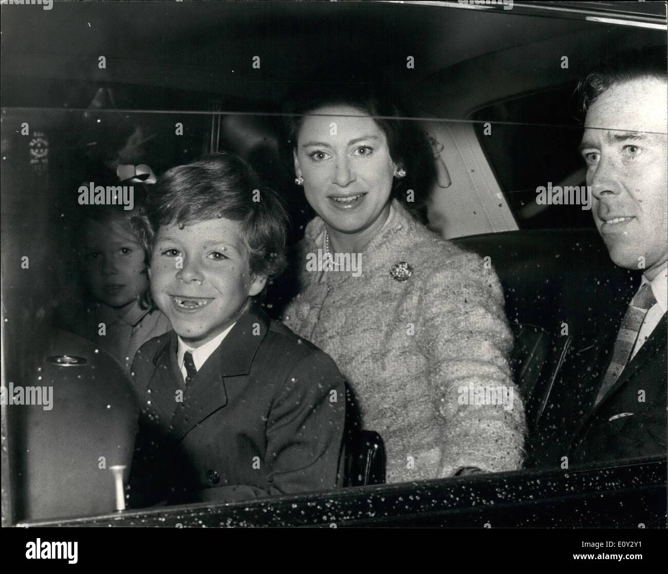 Sept. 09, 1968 - Prinzessin Margaret von Balmoral.: Prinzessin Margaret und Lord Snowdon mit ihren Kindern, Viscount Linley und Lady Sarah Armstrong-Jones, Ankunft am Kings Cross Station heute nach ihrem Urlaub in Balmoral. Stockfoto