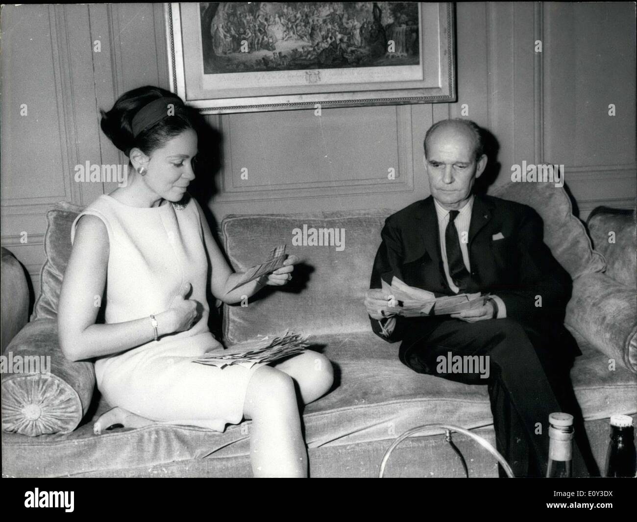 2. Juli 1968 - ist er der einzige offizielle in Paris, der gehört nicht zu der Mehrheitspartei gewählt. Er gewann die zweite Runde der Parlamentswahlen im 16. Arrondissement. Stockfoto