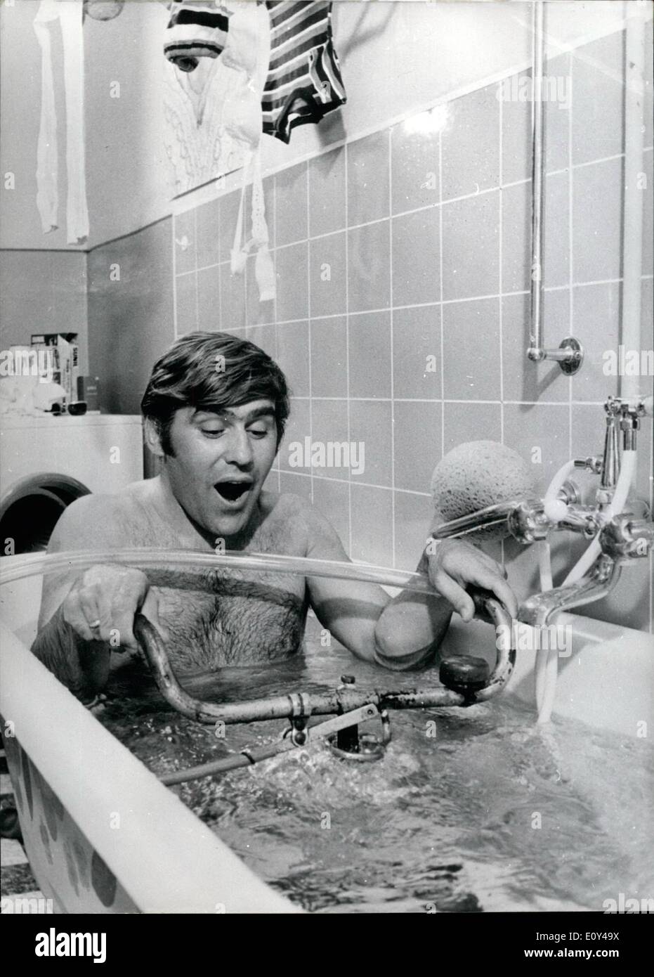 10. Oktober 1968 - Hoppe, Hoppe, Reiter das ist nicht nur eine alte  deutsche Kinderlied, sondern auch der Titel eines neuen Films mit Michael  Verhoeven als Produzent. Mario Adorf spielt der bekannte