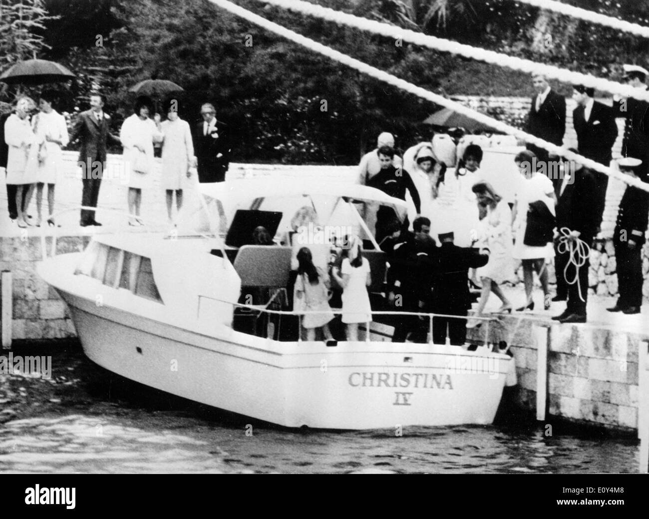 Jackie Kennedy und Aristotle Onassis Mi auf Boot Stockfoto