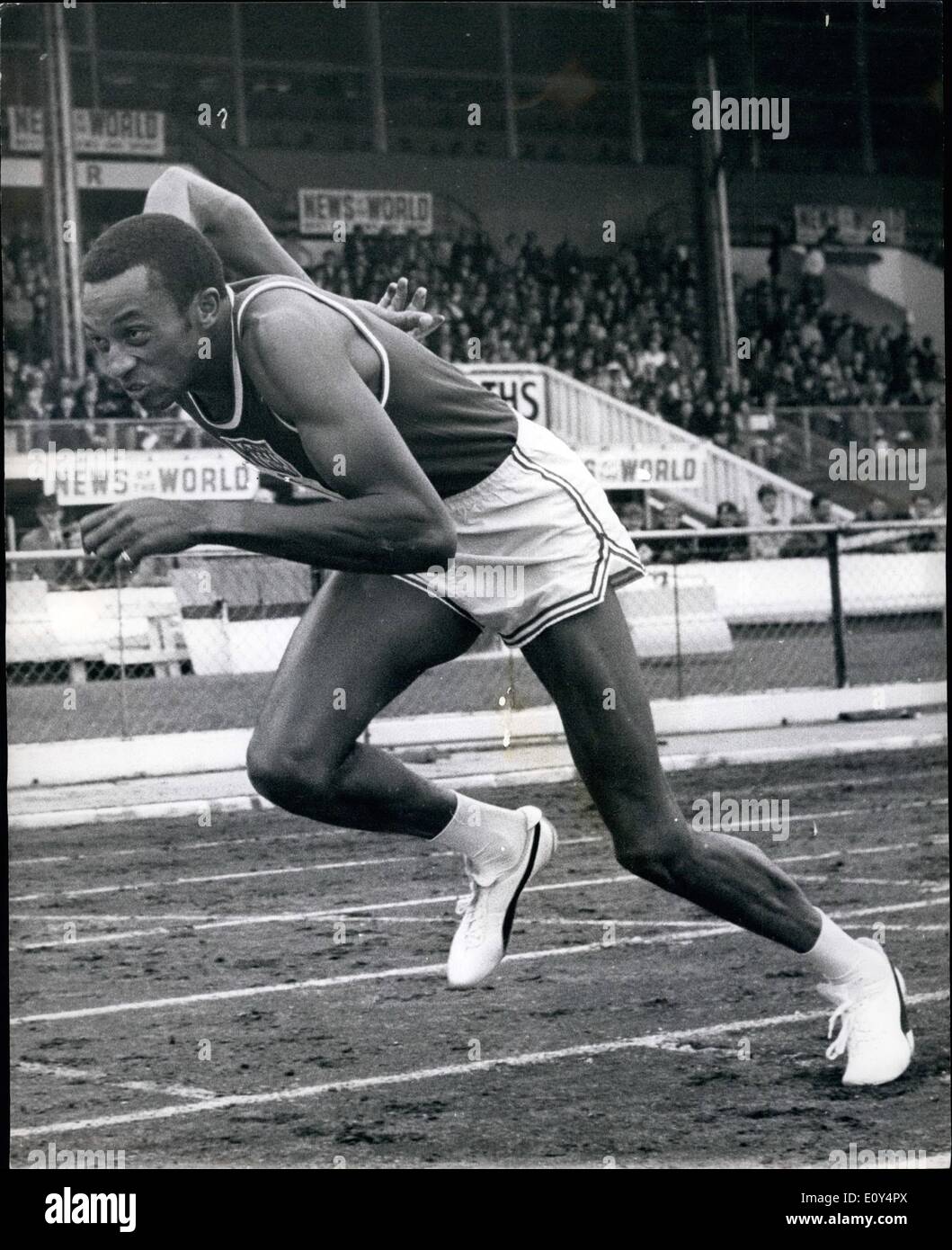 8. August 1968 - gewinnt internationalen Leichtathletik bei White City Tommie Smith Vereinigte Staaten von Amerika 200 m. Foto zeigt Tommie Smith USA gesehen c Stockfoto