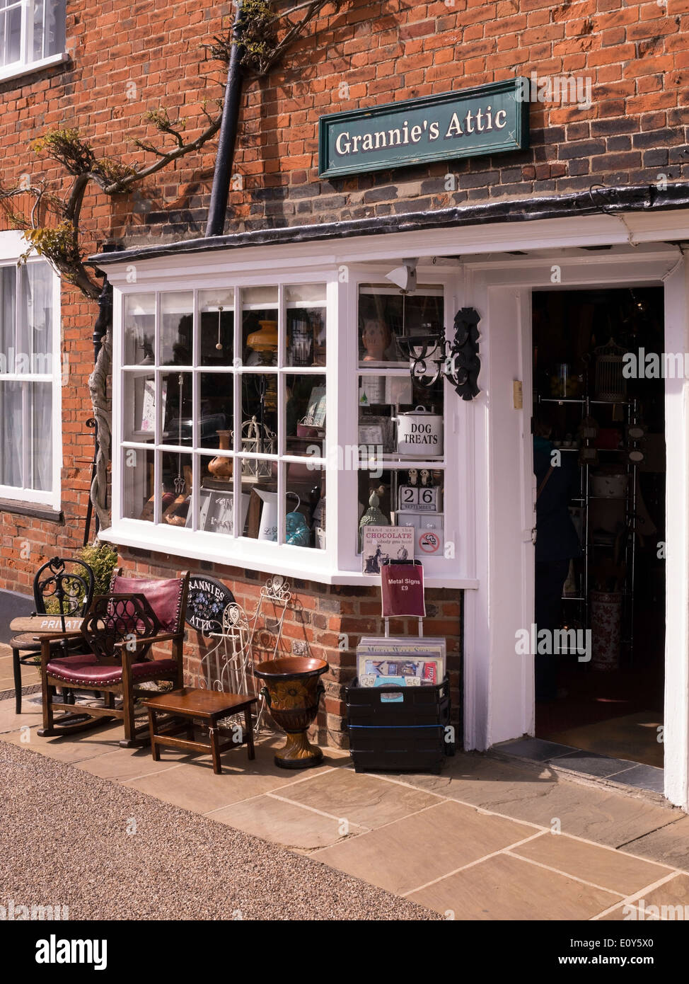 Oma Attic alt antik und Trödel Shop, Lavenham, Suffolk, England, UK Stockfoto