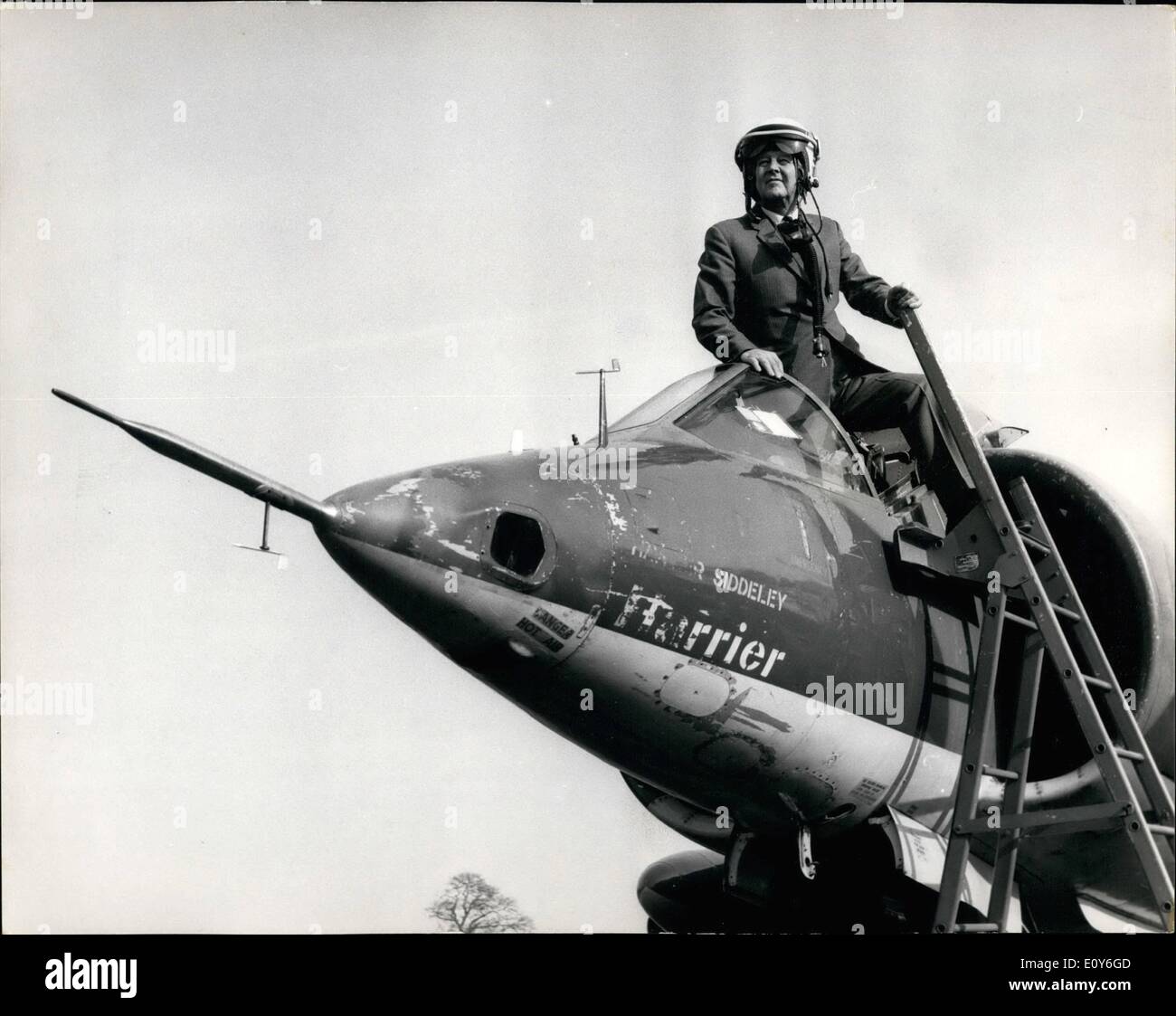 3. März 1969 - Herr Mallalieu Besuch Hawker Siddeley funktioniert Guilford um der Harrier in Aktion zu sehen: heute Herr Mallalieu der Minister Stockfoto