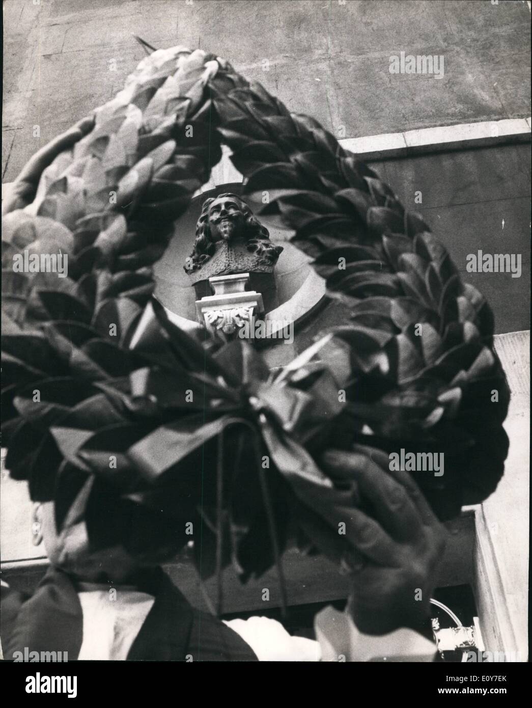 1. Januar 1969 - Gedenken Service für König Charles 1. 320 Jahrestag seiner Hinrichtung; Eine Gedenkfeier Service fand heute Morgen von der Gesellschaft des Königs Charles der Märtyrer-Außenseite der Royal United Services Institute - zum 320th Jahrestag der Hinrichtung von König Charles 1.. Foto zeigt den Kopf des Charles 1. ist in den Kranz eingerahmt wurde heute Morgen gelegt. Stockfoto