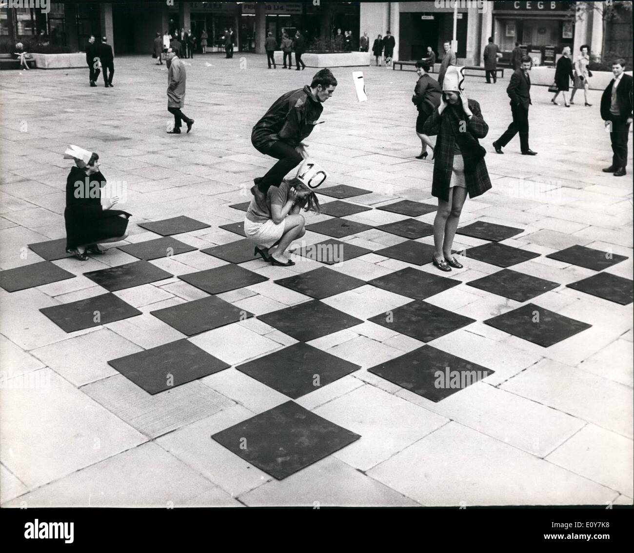 4. April 1969 - Woche der Heiterkeit für die City Of London: Mittags und abends ein Unterhaltungsprogramm erfolgt bis Sonntag, 4 Mai, in der '' Stadt Student '' 69'' Programm an Unterhaltung, von denen wird der Erlös '' Tierheim '' die Wohltätigkeitsorganisation für Obdachlose. Das Festival wird organisiert von Studenten aus der Stadt-Universität, Sir John Cass College, City of London College und der Guildhall School of Music and Drama Stockfoto