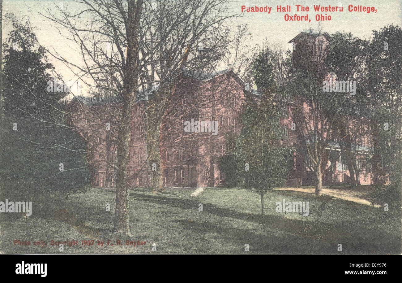 Peabody Hall, ein historisches Gebäude an der Miami University in Oxford, Ohio, ist bekannt für seine Rolle als Schlafsäle und Hörsäle. Dieses Bild zeigt die architektonische Bedeutung des Gebäudes innerhalb der langen Geschichte der Universität. Stockfoto