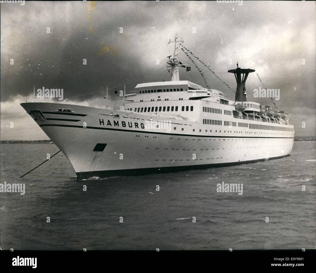 6. Juni 1969 - Gala Maiden Voyage von T.S. Hamburg The neue Flaggschiff Of The German Atlantic Line: Das neue Flaggschiff der deutschen Stockfoto