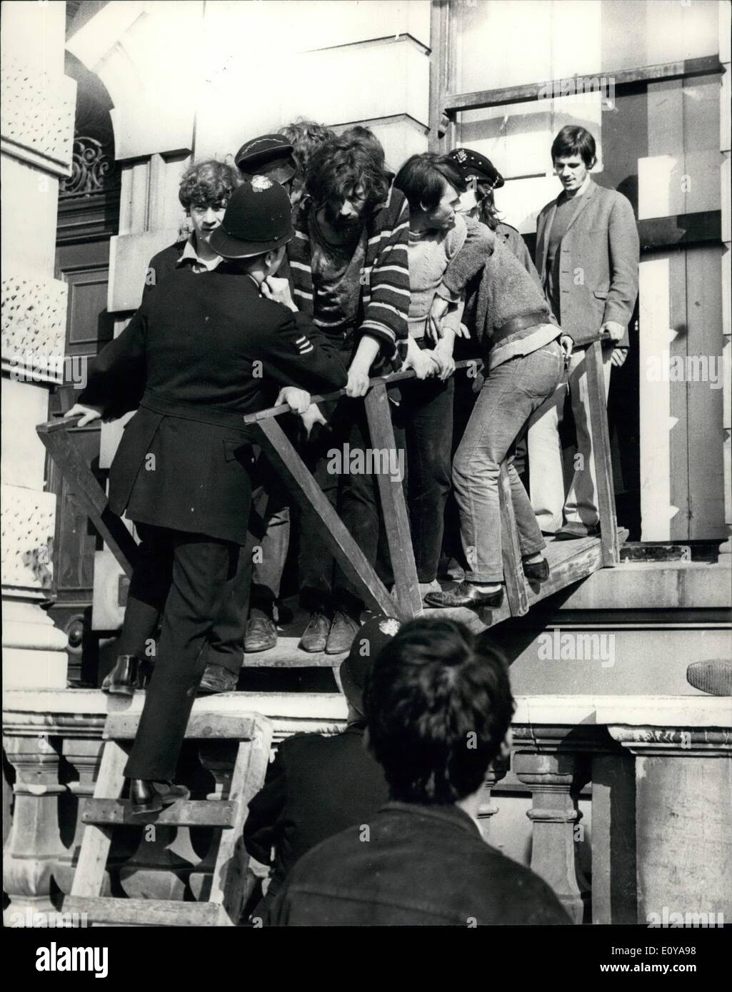 Sept. 09, 1969 - Hippie Hausbesetzer ignorieren High Court Order aufzuhören das Mansion at 144 Piccadilly Hippie Hausbesetzer, die zwei besetzt haben Stockfoto