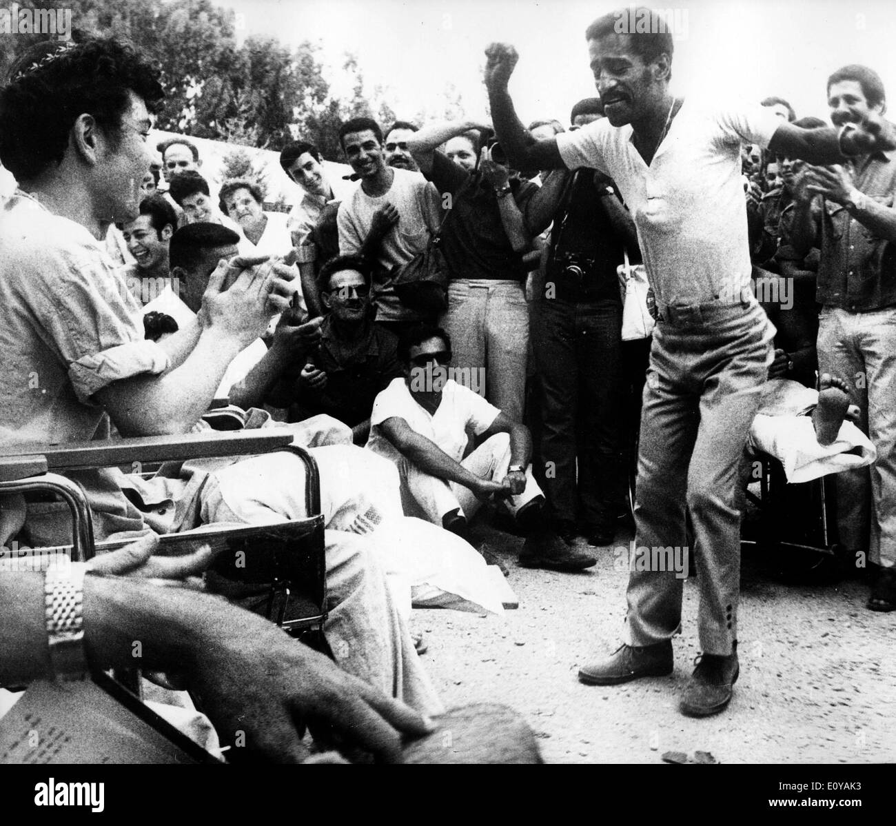 Sänger Sammy Davis Jr. besucht verletzte Soldaten Stockfoto