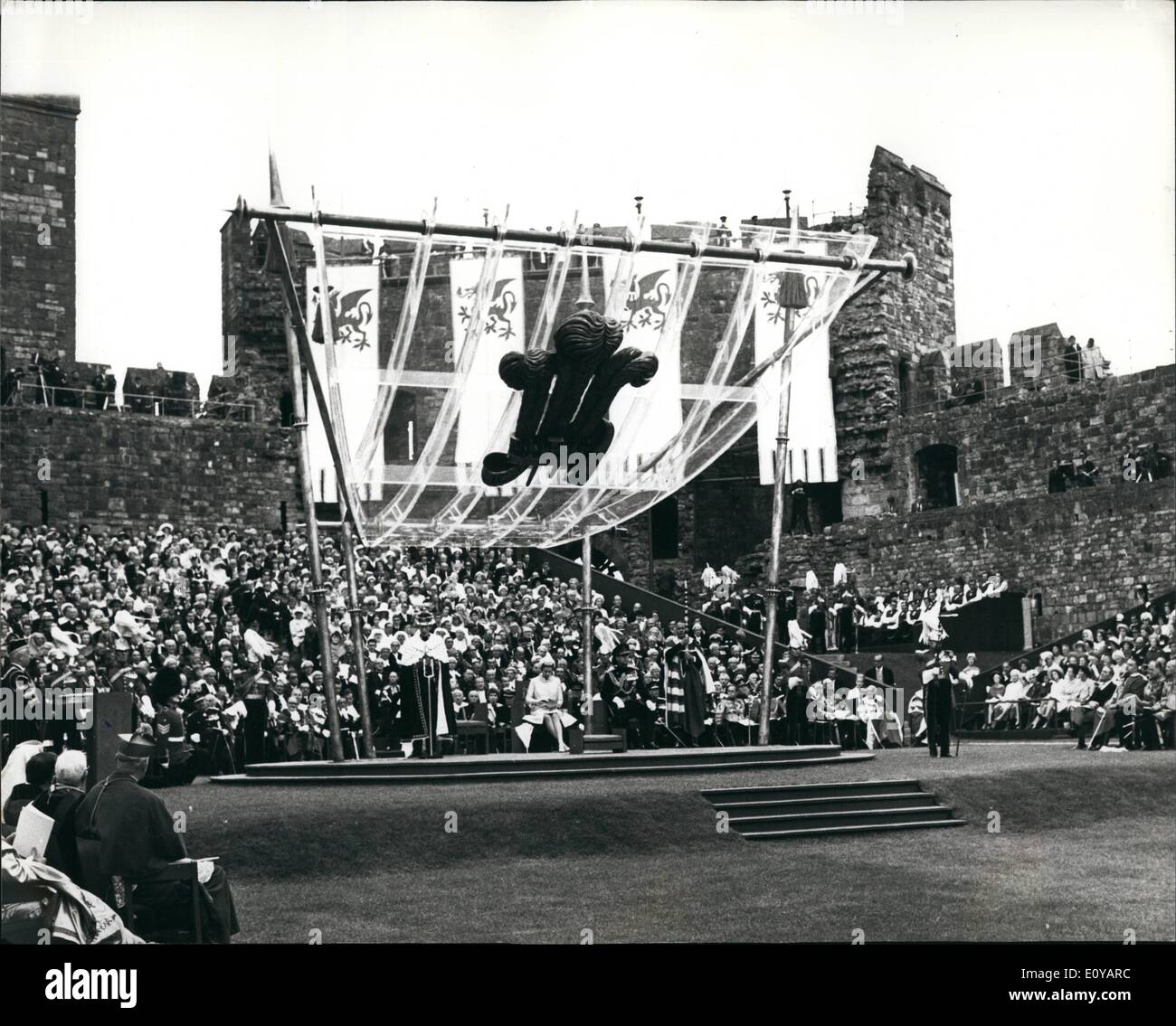 7. Juli 1969 - Investitur des Prince Of Wales in Caernarvon Castle: Das Foto zeigt eine allgemeine Anzeigen nach der Krönung zeigt der Prince Of Wales sprechen. Stockfoto