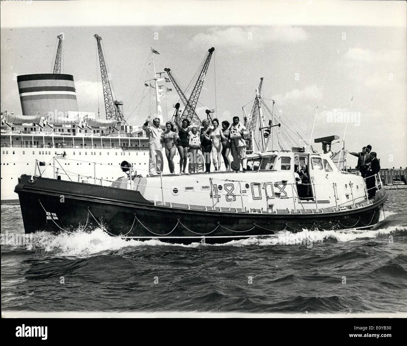 7. Juli 1969 - neue Klasse von Stahl Rettungsboot an Southampton gezeigt. Führen 100 Überlebenden.: mit dem Bau eines Lebens-Takt 48' 6.'' Länge mit Stahlrumpf hat das Royal National Life-Beat-Institut eine neue Klasse von Rettungsboot in den Dienst der 48'6 '' Mark III-Klasse eingeführt. Ein Rettungsboot dieser Art zeigte sich heute vor der Presse in Southampton. Sie wurde auf der Werft von Mesers gebaut. Wohnmobil & Nichelson in Southampton und kostet etwa £70.000. Nach Abschluss der He Tests werden sie in Irland am Resslare Hafen in County Wexford stationiert werden Stockfoto