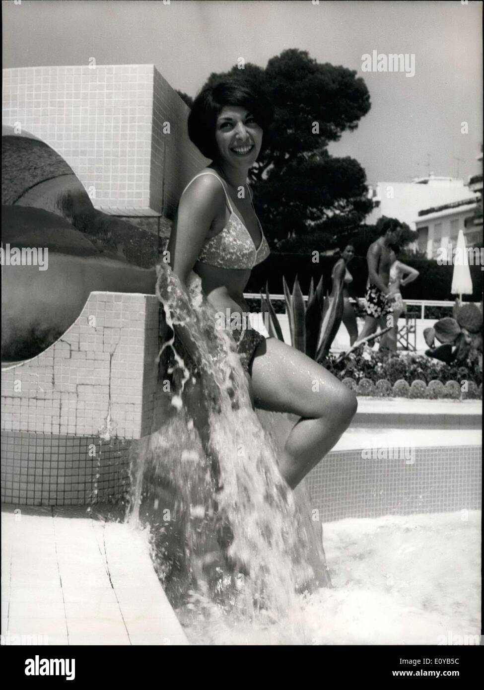 18. Juli 1969 - war Nora Lane, die Tochter eines Wiener Mechaniker, gesprochen von einem Fahrer, die ihren Gesang zu hören und ermutigte sie, versuchen ihr Glück beim Singen auf der Durchreise. Sie würde später ihre ersten 45 Platte aufzunehmen. Sie befindet sich in Cannes. Stockfoto