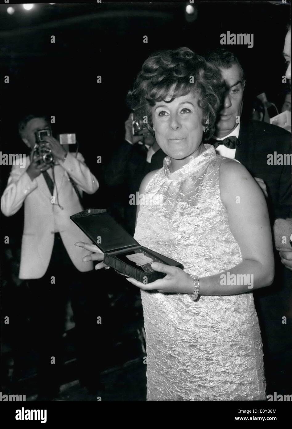 10. Oktober 1969 - Rom: Galavorstellung am Sistina Theater für die Preisverleihung der Silber-Masken zu den Sternen Bildschirm, Lied, Musical, Comedy und so. Das Foto zeigt die berühmte italienische Sopranistin Anotnietta Stella. Stockfoto