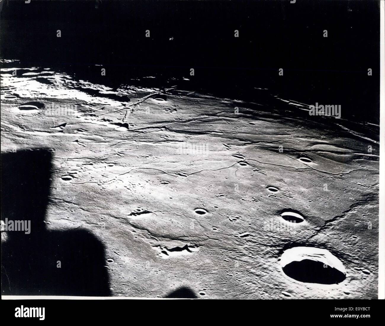 1. August 1969 - Bilder von der Mond-Mission: Foto zeigt dieses Bild von der NASA veröffentlicht die Annäherung an die Mondlandung Website zeigt, wie aus der Mondlandefähre. Die Apollo 11 Astronauten waren noch die Monitorbox als der "Schatten" auf der linken Parteien das Bild zeigt angeschlossen. Stockfoto