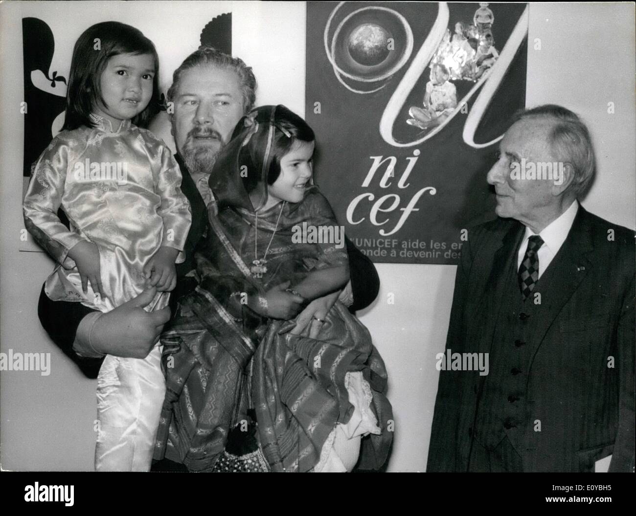 10. Oktober 1969 - übernahm Peter Ustinov, Autor der Bücher und Theaterstücke, Schauspieler, Filmregisseur und Regisseur, die Position des UNICEF-Botschafterin für die europäische Öffentlichkeit. Eine Pressekonferenz fand in Paris heute Vormittag statt um eine Kampagne, die alle Stockfoto