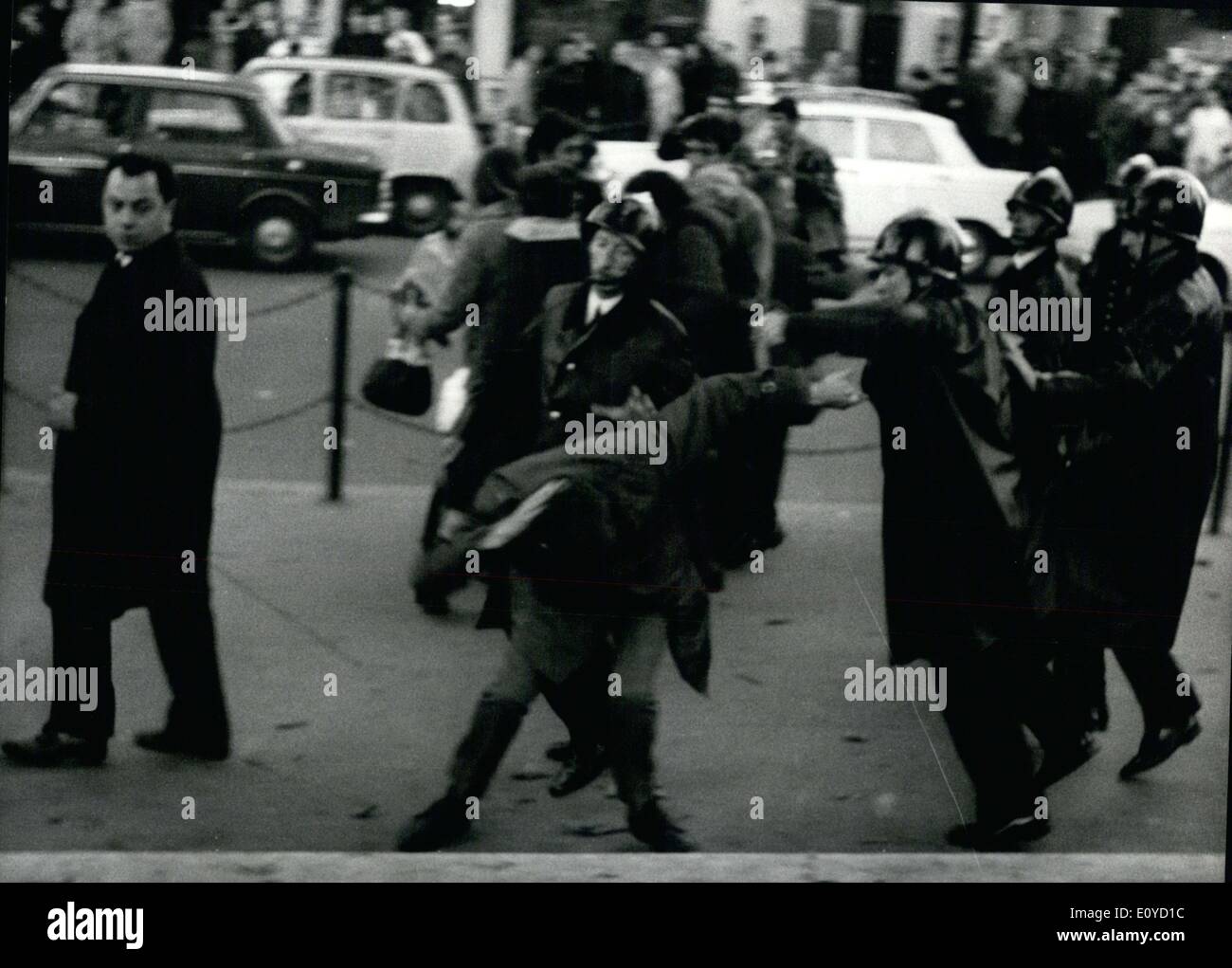 16. November 1969 - Steuern Polizei eine Menge des Vietnam-Kriegs-Demonstranten Stockfoto