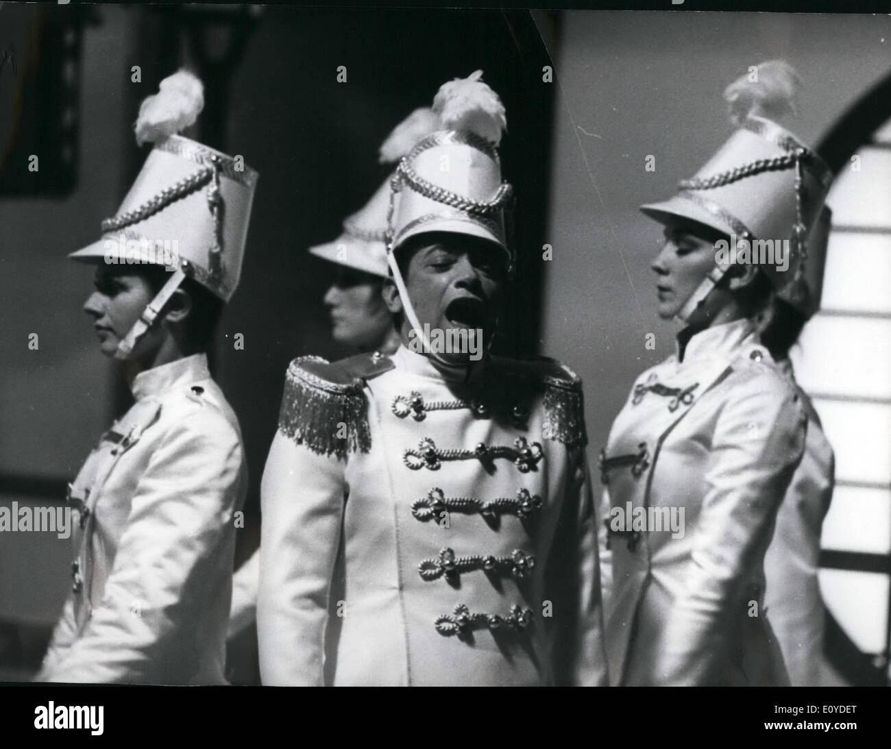 12. Dezember 1969 - ist Henri Salvador In Christmas TV Show Henri Salvador, der farbige Sänger-Komponist von internationalem Ruf, jetzt Stockfoto