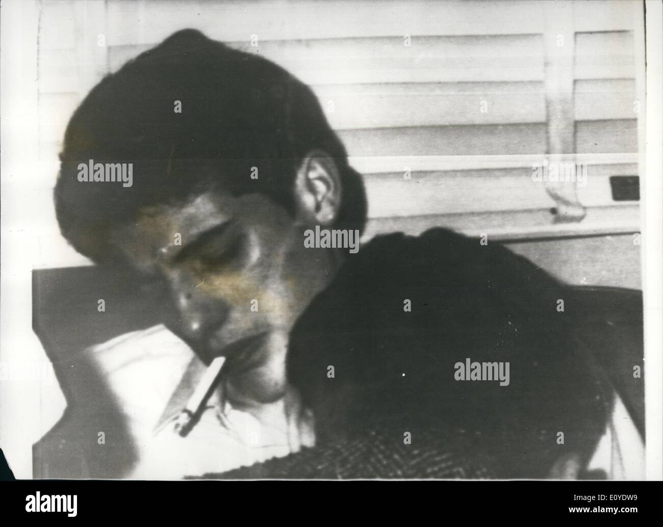 1. Januar 1970 - Spanisch Student vereitelt in Entführung Versuch am Flughafen Zaragoza: 18 jährige spanische Schüler Mariano Venturea Rodriguez, ein Computer-Student aus Madrid, die versucht, ein Flugzeug nach entweder Kuba Albanien umgeben, nachdem er überfallen warnte er könnte sein '' erschossen im Morgengrauen '' Wenn etwas, die Besatzung oder Passagiere passiert. Der Twin-Propeller Convair von Iberia Airlines mit 11 Passagieren und vier Besatzungsmitgliedern wollte am Flughafen Zaragoza zu landen, wenn Rodriguez seinen Weg in der Flug-Kabine hält eine Spielzeugpistole und ein Messer auf der Pilot gezwungen Stockfoto