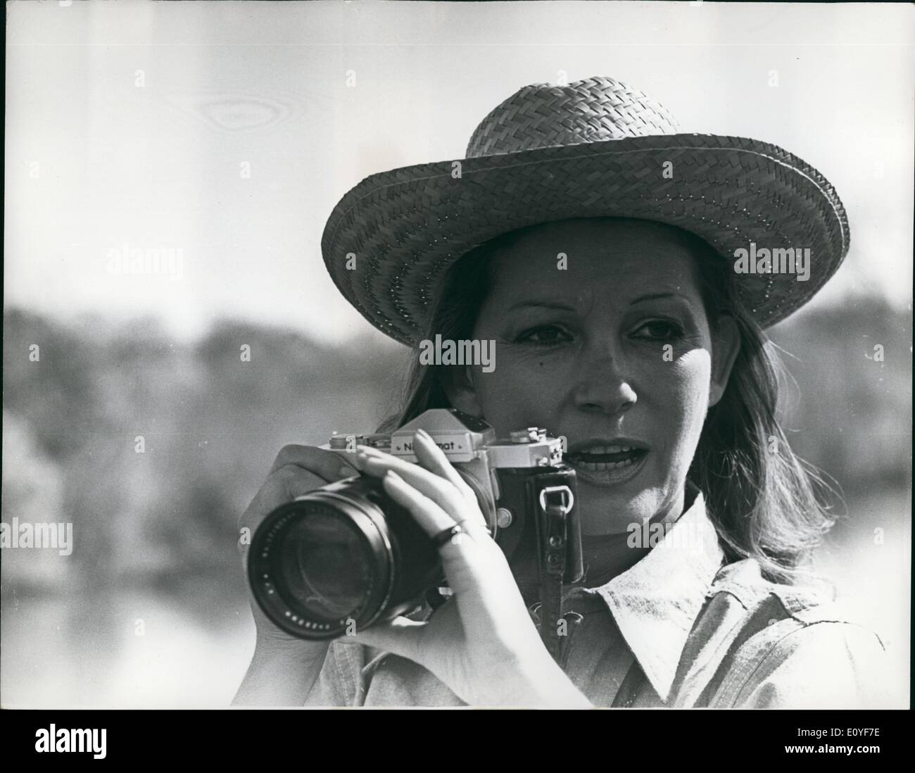 1. Januar 1970 - nahm schöne Luisa Moore die folgenden Fotografien von Ehemann Roger. Sie wurde von der Kamera selbst auf gefangen. Stockfoto