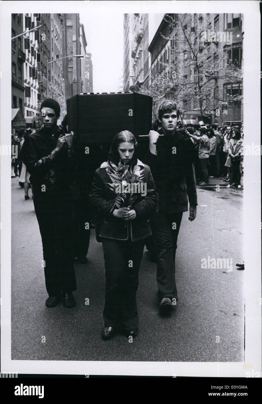 5. Mai 1970 - School of Performing Arts '' Street Theatre'' Studenten demonstrieren gegen den war und die Tötung von der Kent State-Studenten. Stockfoto