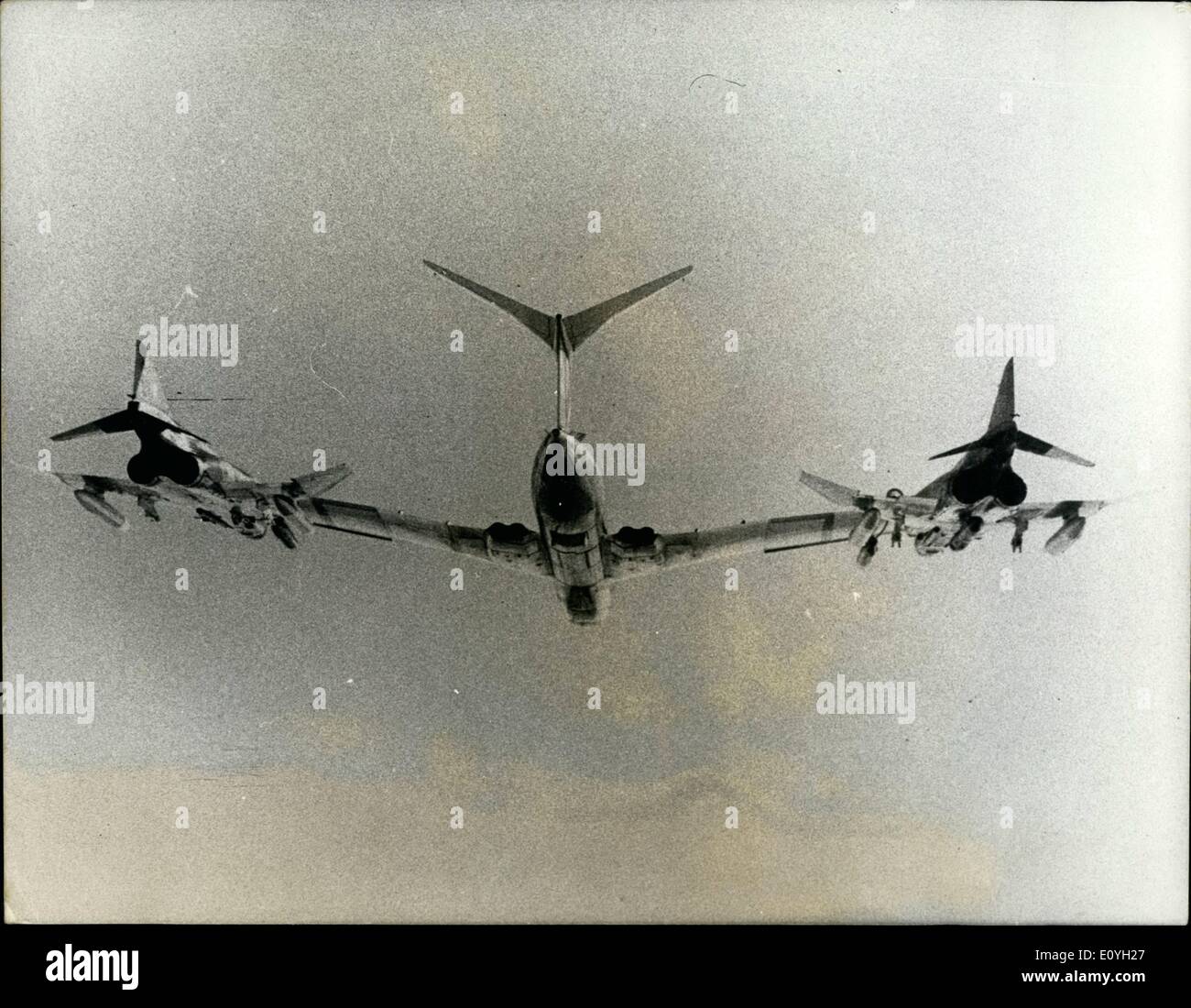 5. Mai 1970 - betankt Phantom Flugzeuge. Phantom Bomber Jagdflugzeug der Nr. 54-Geschwader Flug von Victor Tankflugzeug der RAF Strike Command auf einen Praxis-Einsatz vor der Abreise in den Fernen Osten auf Übung '' Bersatu Padu'' betankt wird, kombiniert die 5 Nation Übung nun statt in Malaysia und Singapur. Dies sind die ersten offiziellen Bilder des RAF-Phantom Flug betankt werden. das erste paar der RAF Phantome verlassen der Air Support Command-Flugplatz bei RAF Coningsby, Linos, am 17. Mai. Stockfoto