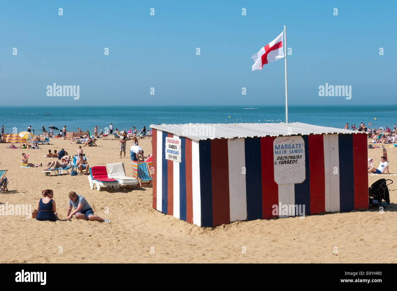 Liegestuhl-Verleih am Strand von Margate, Kent. Stockfoto