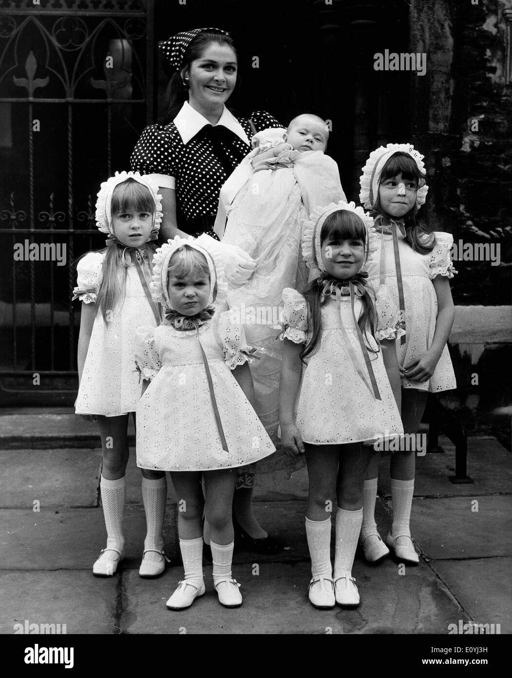 Schauspielerin Maureen Swanson und ihre fünf Töchter Stockfoto