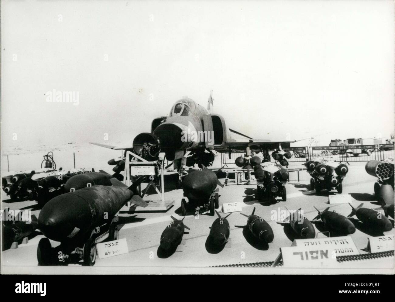 21. Juli 1970 - Israels '' Phantom'' Jet mit Ausrüstung Stockfoto