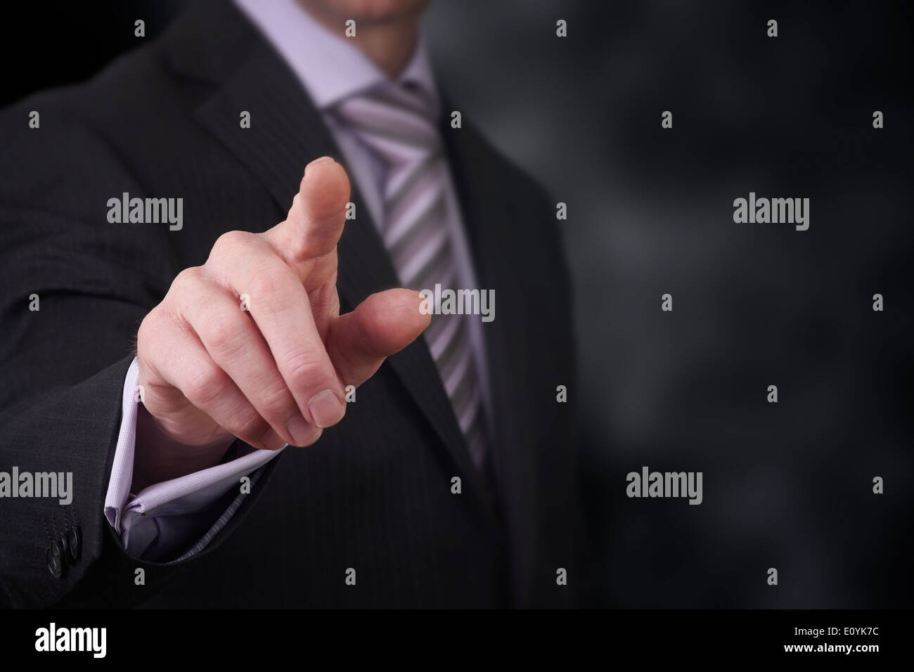 Ein Business-Mann, zeigte mit dem Finger auf Sie. Stockfoto