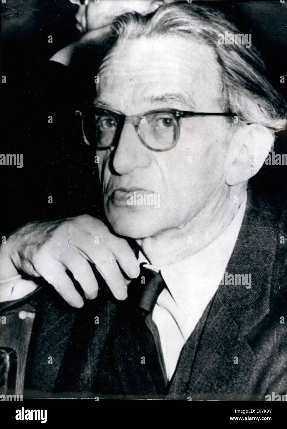 8. August 1970 - Goethe-Preis 1970: Das diesjährige Goethepreis der Stadt Frankfurt, w.Germany, der 85-j hrige marxistische Literaturhistoriker und Soziologe Gerog Lukaos (Foto) aus Budapest, Ungarn erhielt. Aber Herr Lukacs nimmt nicht Teil an der Zeremonie am 28. august stattfinden. 1970 in Frankfurt St. Pauls Kathedrale in seiner Ehre. Er hat seine Teilnahme aus Gründen der Gesundheit abgelehnt. Die Zeremonie findet sowieso und es wird erwartet, dass der ungarische Philosoph einen Vertreter zu entsenden. der Goethe-Preis ist dotiert mit 50,000 d-Mark. Stockfoto