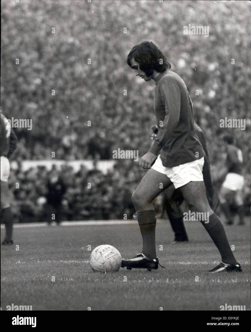 22. August 1970 - ARSENAL V MANCHESTER UNITED. George Best, Manchester United in Aktion gesehen. Ne Bilder U Stockfoto
