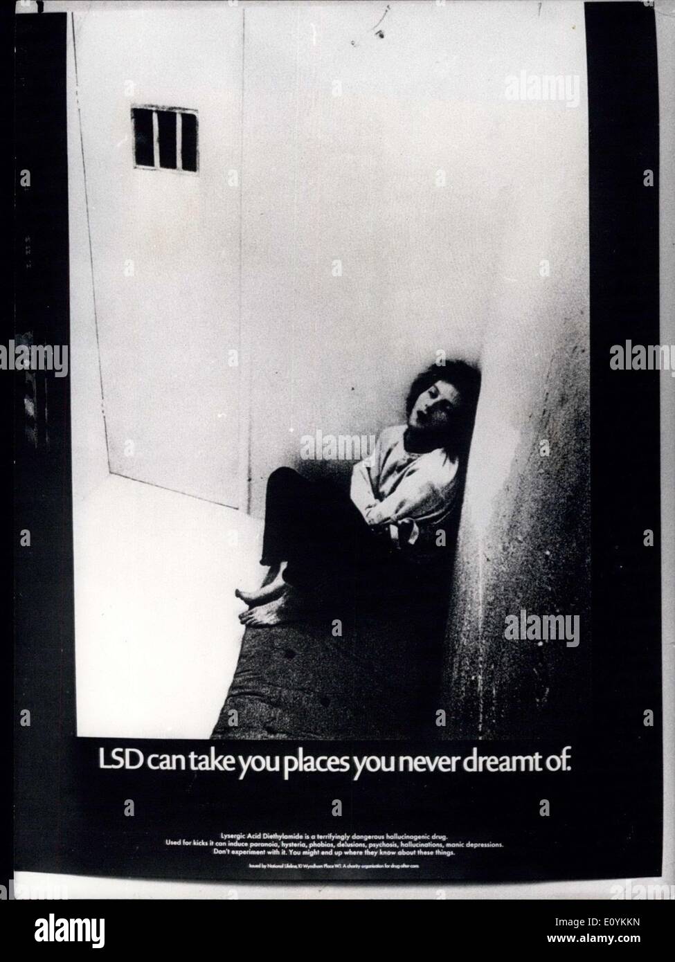 27. August 1970 - Schock Plakate warnen vor Gefahr von Drogen: Knallharte Plakate entworfen, um Schülerinnen und Schüler vom Experimente mit Drogen erschrecken können in Schulen und Jugendgruppen Vereine im Herbst angezeigt werden. Die Plakate sind Teil einer Kampagne der nationalen Lebenslinie, eine Wohltätigkeitsorganisation, die Zentren für Haftentlassene läuft und Drogenabhängige. Die Bilder werden gestellt und sind nicht real-Süchtige. Foto zeigt '' LSD bringt Sie Orte, die Sie noch nie davon geträumt", sagt die Beschriftung: die Nachricht unter lautet: '' Lysergic Acid Diethylamide ist ein erschreckend gefährlich Halucinogenic Medikament Stockfoto
