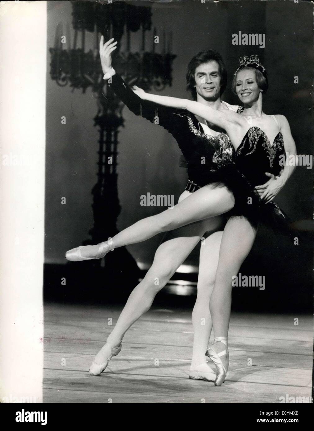 25. Oktober 1970 - russische Ballerina, die übergelaufen erscheint im Fernsehen mit ihrem alten Partner Rudolf Nureyev: Natalia Makarova, Stockfoto