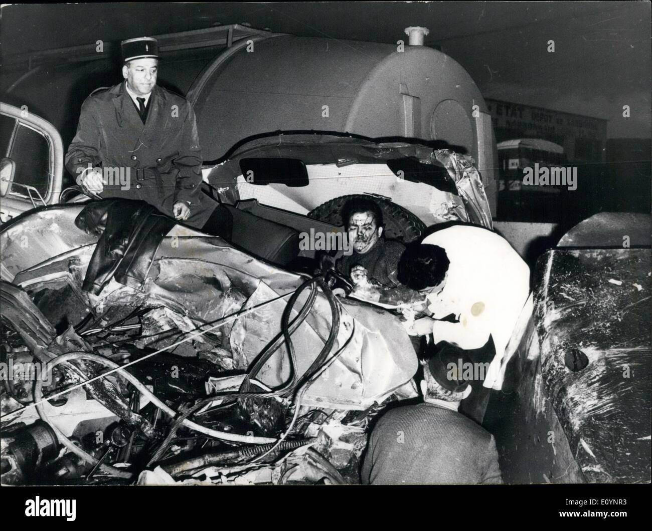 1. Januar 1971 - Explosion beschädigt im deutschen Fernsehen-Büro in Paris Stockfoto