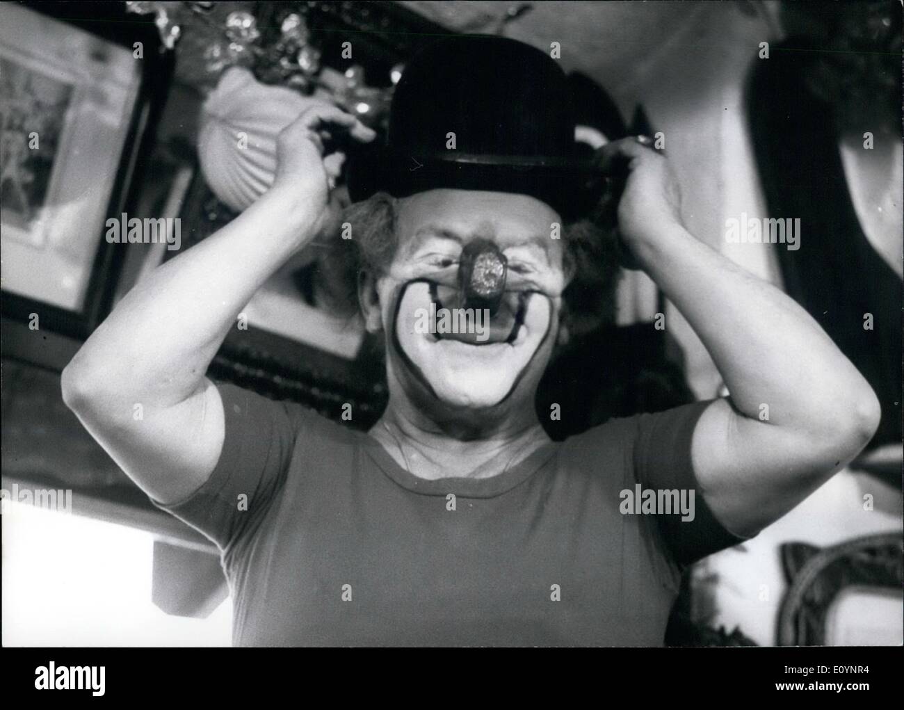 Charlie rivel Fotos und Bildmaterial in hoher Auflösung Alamy