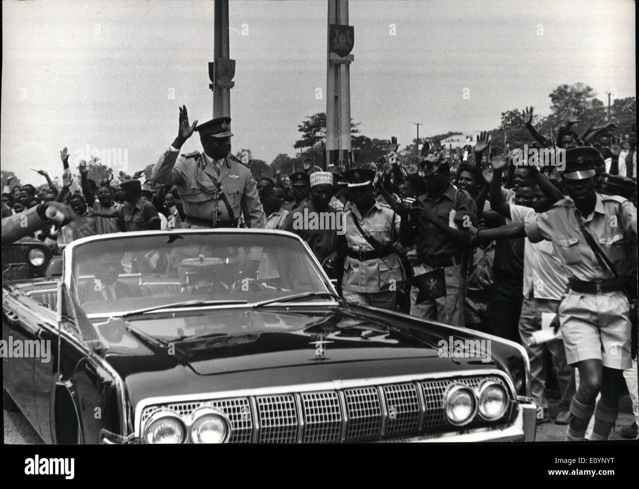 1. Januar 1971 - ugandische Staatschef, Menschenmassen Major General Idi Amin wird angefeuert von nach der Vereidigung ce Stockfoto