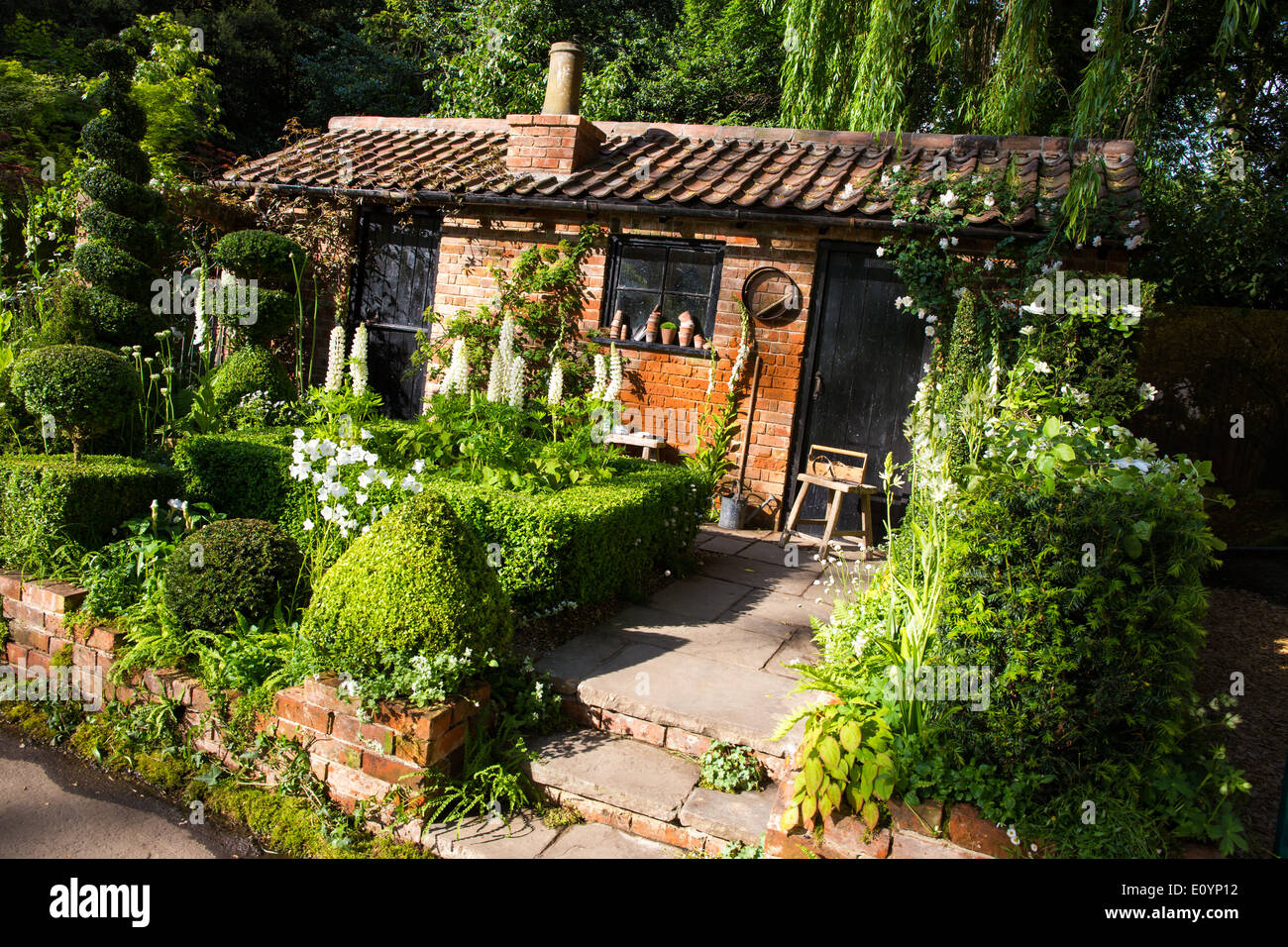 RHS Chelsea Flower Show 2014. Von der Handwerker Gärten "Der Topiarist Garten in West Green House" von Designer Michal Abbott Stockfoto