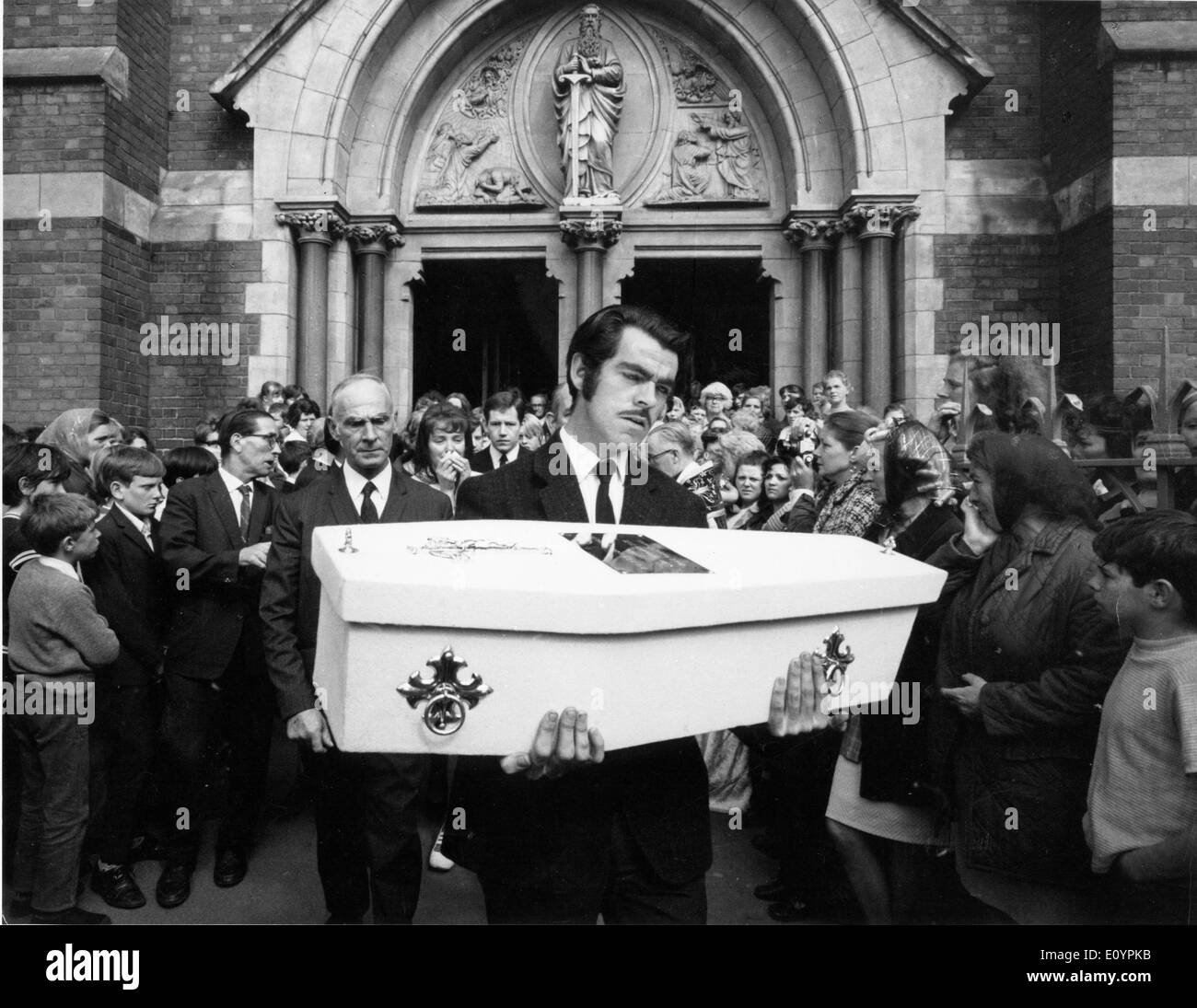 18. Februar 1971; Belfast, Nordirland; Britischen regionalen Pressefotografen des Jahres DENIS THORPE gewann die Rothmans-Awards für die Stockfoto