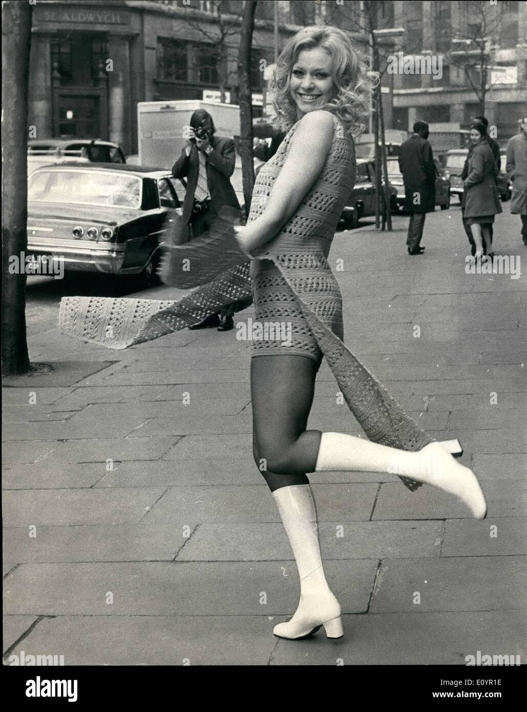 3. März 1971 - COVER-GIRL des Jahres. 23-jährige JENNIFER Sommer von Foggs Farm, höhere Whitley, in der Nähe von Warrington, Lanzen, Stockfoto