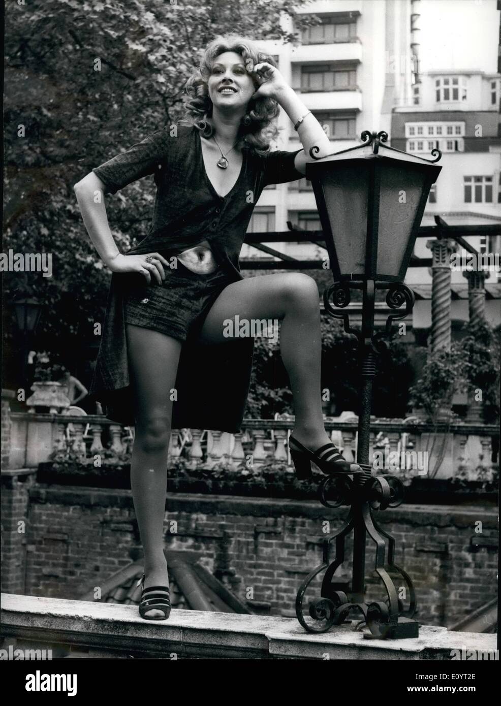 5. Mai 1971 - Neuling "Avengers": Foto zeigt Schauspielerin Sue Lloyd, die die Rolle der Hannah Wild, der Nachfolger von denen Stockfoto